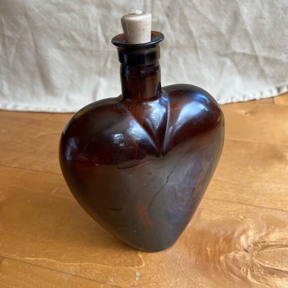 Paul Masson dark amber heart shaped bottle 8" w/ cork and wick oil lamp - Picture 3 of 10
